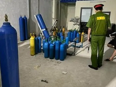 Thái Nguyên: Phát hiện gần 90 bình khí các loại nghi là khí cười