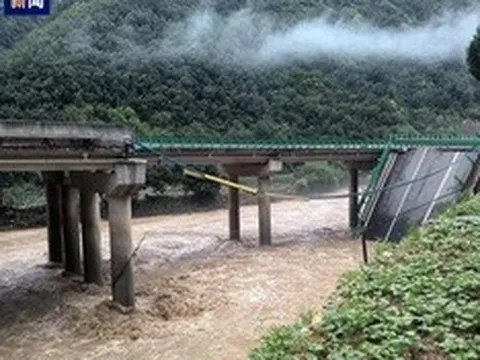 Hơn 40 người chết và mất tích trong vụ sập cầu ở Trung Quốc