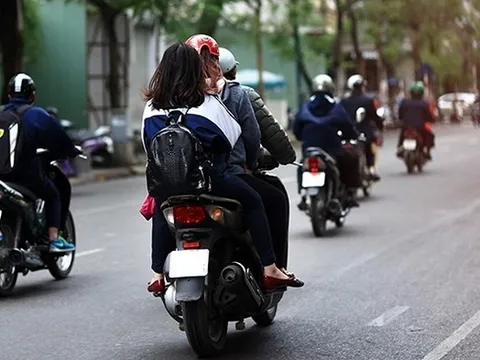 Bổ sung trường hợp chở 3 người trên xe máy không bị phạt từ 1/1/2025