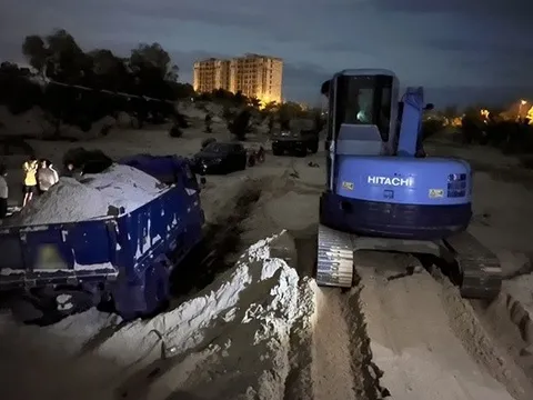 Bình Thuận: Bắt quả tang nhóm đối tượng khai thác cát trái phép ở Mũi Né