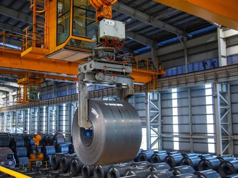 Vì sao nhập khẩu thép cán nóng tăng vọt?