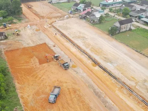 Quảng Bình: Chủ đầu tư xây cao tốc bị cản trở khai thác mỏ cát