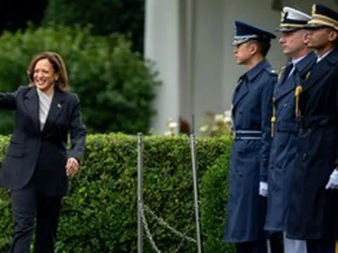 Hành trình của "nữ tướng" có thể thay ông Biden làm ứng viên Tổng thống đảng Dân chủ