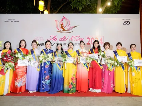 Người đẹp Áo dài và Sen khoe sắc trên lụa tơ tằm DeSilk