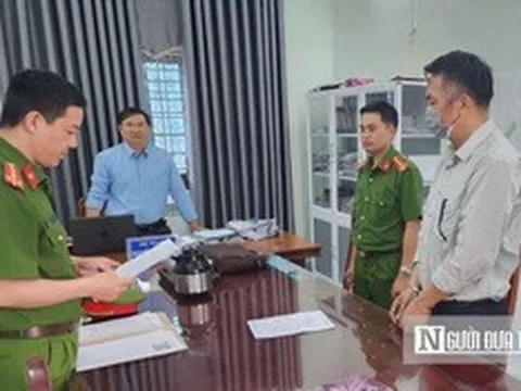 Đề nghị xử lý nguyên chủ tịch xã ký xác nhận hộ khẩu thường trú trái quy định cho đối tượng lừa đảo