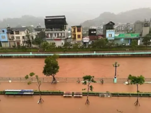 Mưa lũ lớn gây sạt lở, ngập úng, Sơn La huy động lực lượng đảm bảo an toàn cho người dân