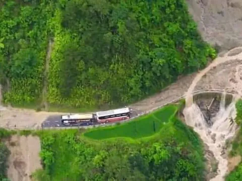 CSGT túc trực hỗ trợ bảo đảm ATGT do ảnh hưởng cơn bão số 2