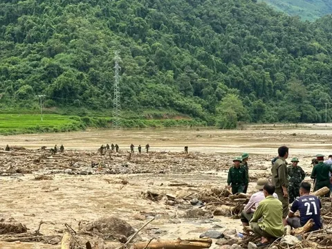 Điện Biên khẩn trương khắc phục sự cố lưới điện sau mưa lũ