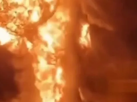 Tên lửa Nga không kích, xưởng sửa chữa xe bọc thép Ukraine nổ tung, thiệt hại nặng nề