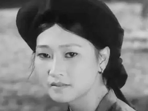 Vẻ đẹp vượt thời gian của "Người đàn bà lạ"