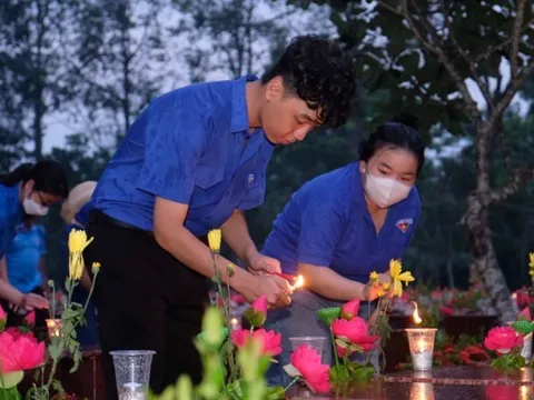 Tuổi trẻ cả nước thắp nến tri ân các Anh hùng liệt sĩ