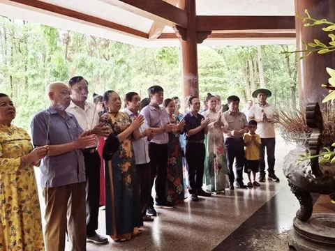 Xây dựng thêm lòng yêu nước, tác phong đạo đức của người luật gia