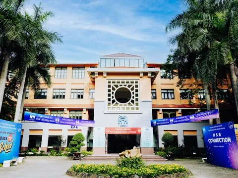 Trường Quản trị và Kinh doanh (HSB) sẽ cấp học bổng toàn phần đối với sinh viên là con, cháu của thương binh, liệt sĩ các thời kỳ
