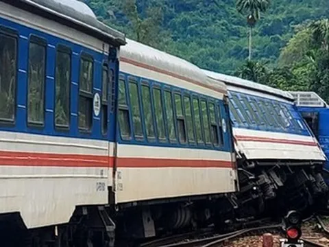 Tàu SE11 chở 422 hành khách trật bánh khi sắp vượt đèo Hải Vân