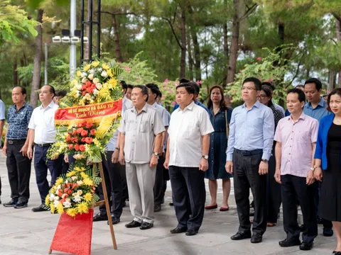 Bộ Kế hoạch và Đầu tư tri ân Anh hùng liệt sĩ, người có công với cách mạng