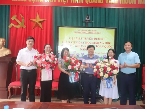 Bắc Ninh: Một lớp học có hai thủ khoa khối C