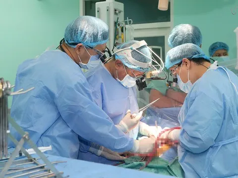 Bệnh nhân 43 tuổi hồi sinh nhờ ghép tim của người phụ nữ cao tuổi
