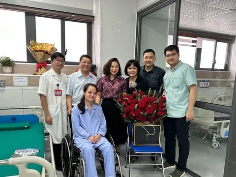 Bệnh viện K sẽ bố trí công việc cho bác sĩ bị kính rơi trúng