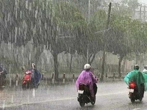 Ngày 29/7, thủ đô Hà Nội có mưa vừa, mưa to và rải rác có dông