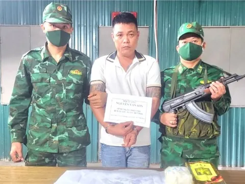 Bắt quả tang 2 vụ vận chuyển ma túy từ Lào về Việt Nam bằng xe container