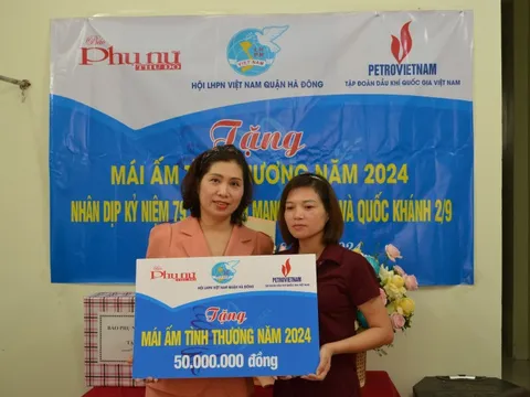 Báo Phụ nữ Thủ đô bàn giao mái ấm tình thương cho gia đình phụ nữ nghèo tại Hà Đông