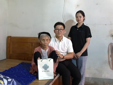 Phòng khám St. Paul tri ân liệt sỹ, người có công với cách mạng