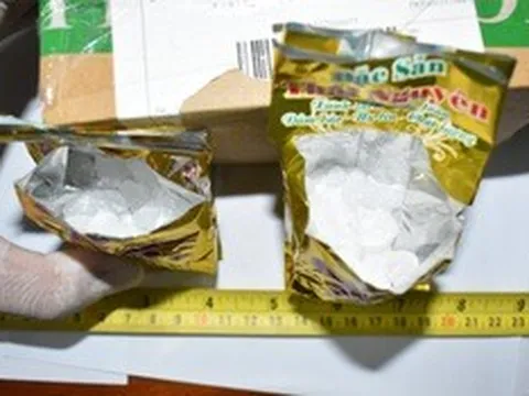 Thừa Thiên-Huế: CSGT lật tẩy chiêu trò cất giấu ma tuý trong túi trà