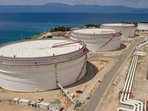 Diễn biến mới vụ Ukraine chặn Lukoil trung chuyển dầu Nga sang 2 nước EU