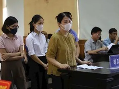 Nâng giá thiết bị giáo dục, Giám đốc cùng thuộc cấp hầu tòa