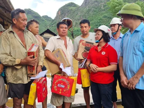 Trung ương Hội Chữ thập đỏ Việt Nam cứu trợ khẩn cấp nhân dân bị ảnh hưởng mưa lũ tại tỉnh Sơn La và Điện Biên