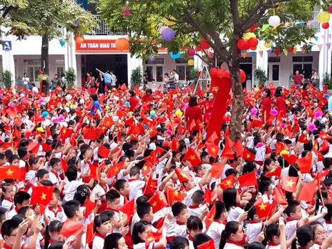 Học sinh cả nước khai giảng ngày 5/9, lớp 1 tựu trường sớm hơn 2 tuần