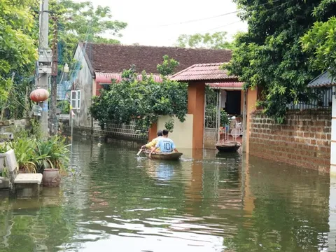 Người dân đối diện nhiều nguy cơ dịch bệnh sau mưa lụt
