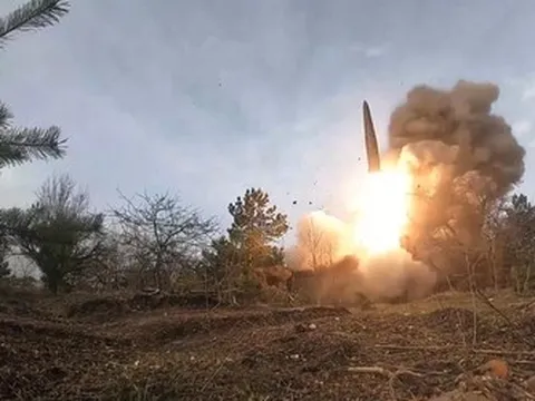 Căn cứ không quân Ukraine bị tấn công, tên lửa Nga phá hủy một hầm trú ẩn