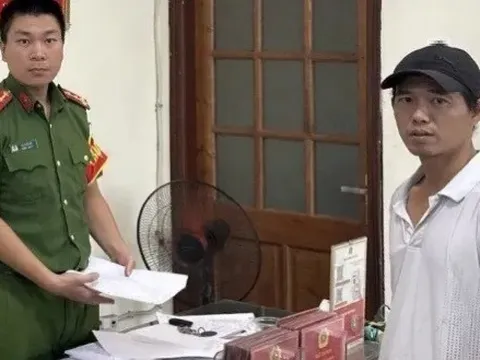 Hà Nội: Hành động đẹp của tài xế taxi trả lại tiền cho khách đánh rơi