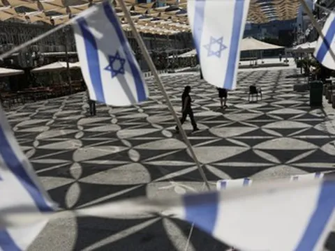 Khi mối đe dọa tấn công hiện hữu, Israel căng thẳng chờ đợi