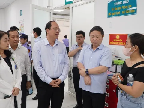 Lãnh đạo TPHCM thăm, động viên nạn nhân vụ gãy nhánh cây tại công viên Tao Đàn