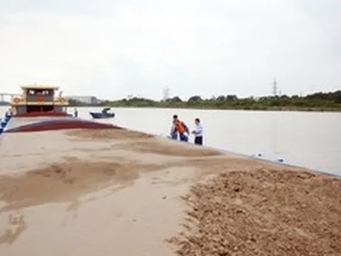 Hải Phòng: Bắt giữ tàu vận tải chở 1.000 m3 cát không rõ nguồn gốc