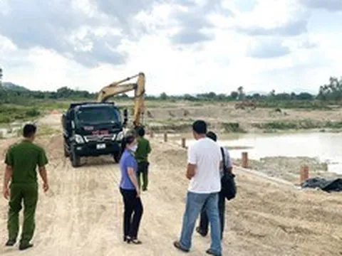 Bình Thuận: Khám nghiệm hiện trường vụ khai thác khoáng sản trái phép ở Hàm Thuận Nam