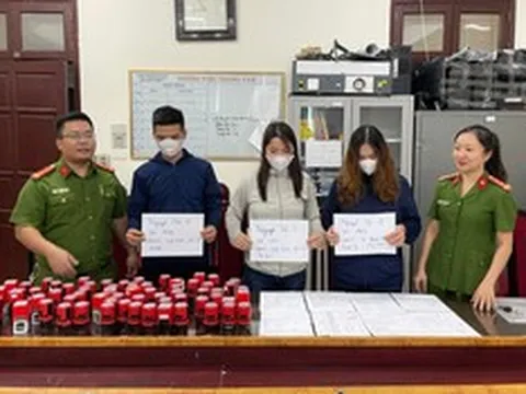 Bắt "nữ quái" cùng đồng bọn chuyên làm giả các loại giấy tờ