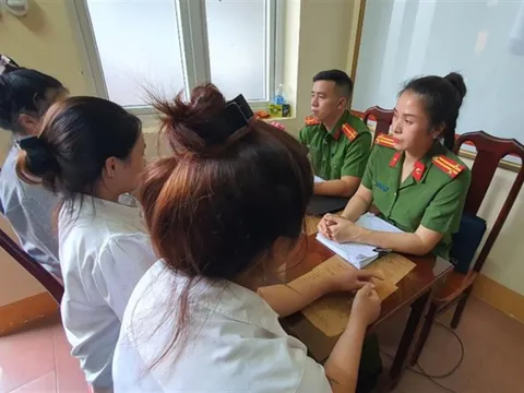 Khởi tố 5 cô gái trẻ bán 2 cháu bé để phục vụ quán karaoke