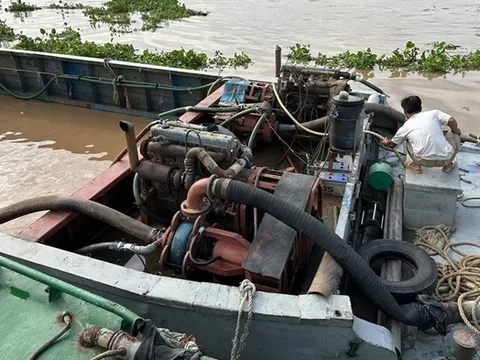 An Giang: Bắt vụ vận chuyển cát nghi sử dụng giấy tờ giả