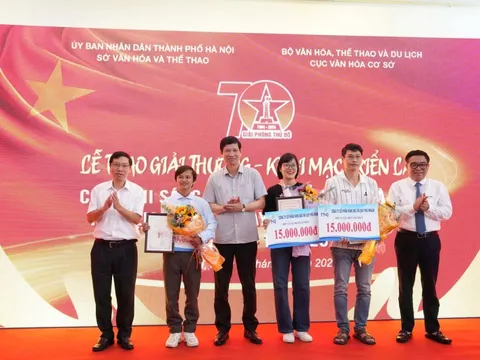 Khai mạc triển lãm sáng tác tranh cổ động và logo kỷ niệm 70 năm Ngày Giải phóng Thủ đô