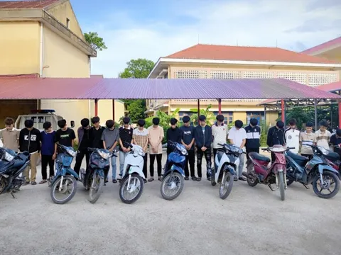 Xử lý 24 thanh, thiếu niên cầm hung khí "đánh võng" gây náo loạn đường phố