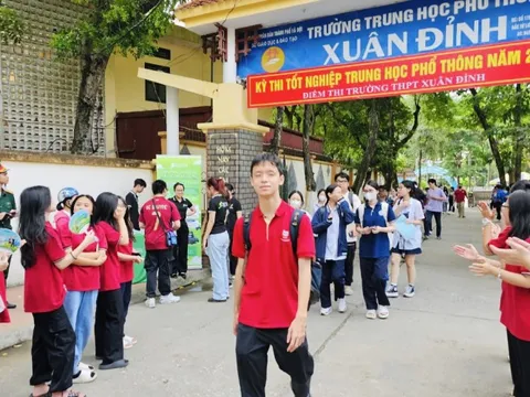 Tuyển sinh 2024: Dự báo điểm chuẩn tăng mạnh