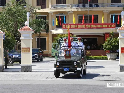 Trang nghiêm lễ trao bằng Tổ quốc ghi công cho Phó trưởng Công an phường hy sinh ở Huế