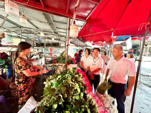 Để chợ hoa Quảng An thành điểm du lịch hút khách của Hà Nội