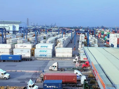 Gần 8.000 container tồn đọng làm giảm năng lực cảng biển Việt Nam