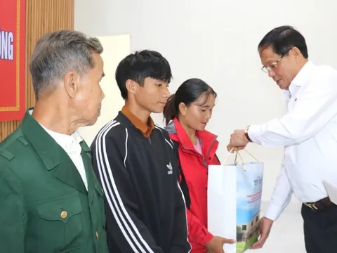 Phó Chủ tịch Quốc hội thăm gia đình chính sách, người có công tại Quảng Trị