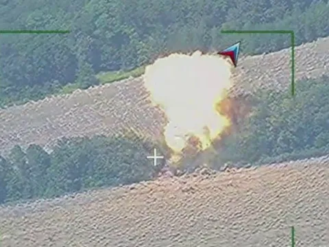 Xe tăng “bất khả chiến bại” của Ukraine “gục ngã” trước tên lửa Nga