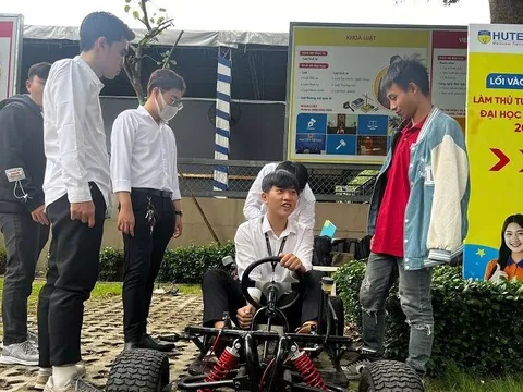 Sinh viên HUTECH giới thiệu 237 đồ án kỹ thuật và công nghệ với nhà tuyển dụng